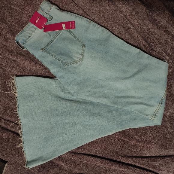 Flared Jeans - Picture 2 of 5